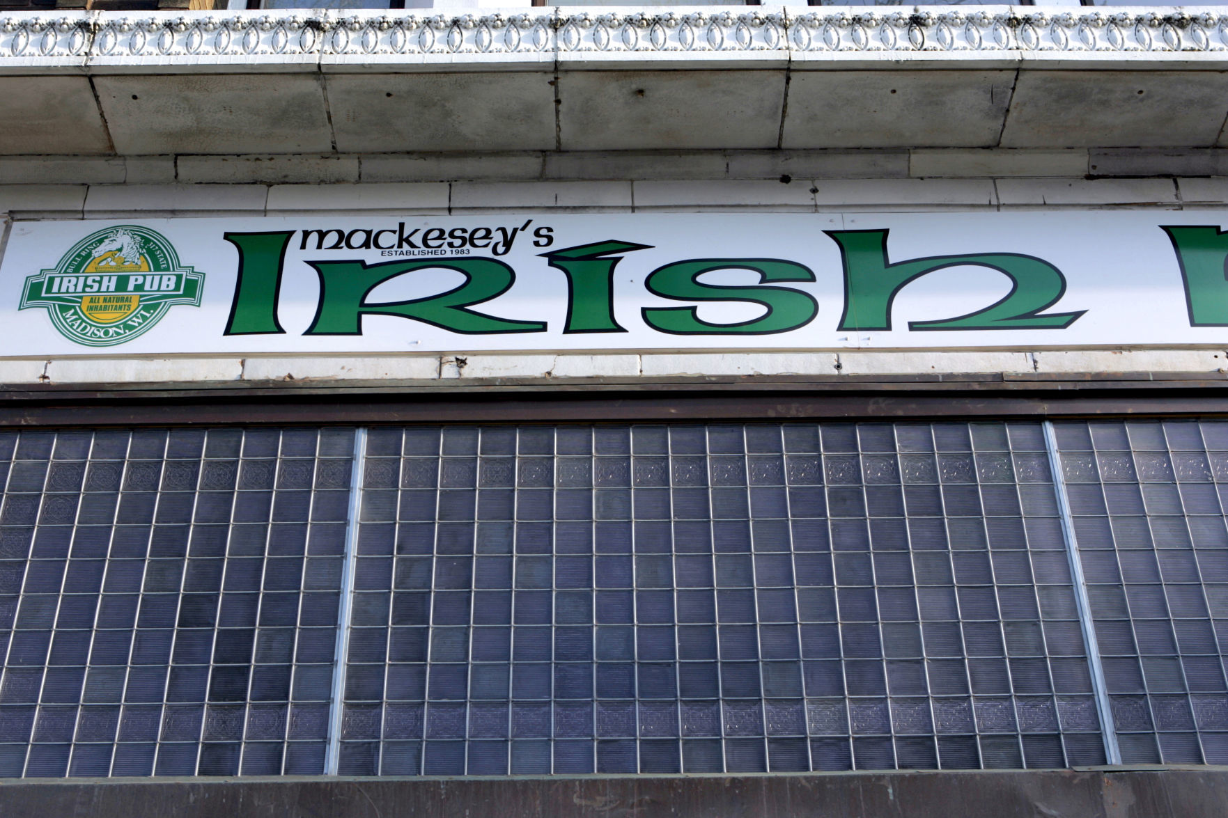 Mackesey's Irish Pub